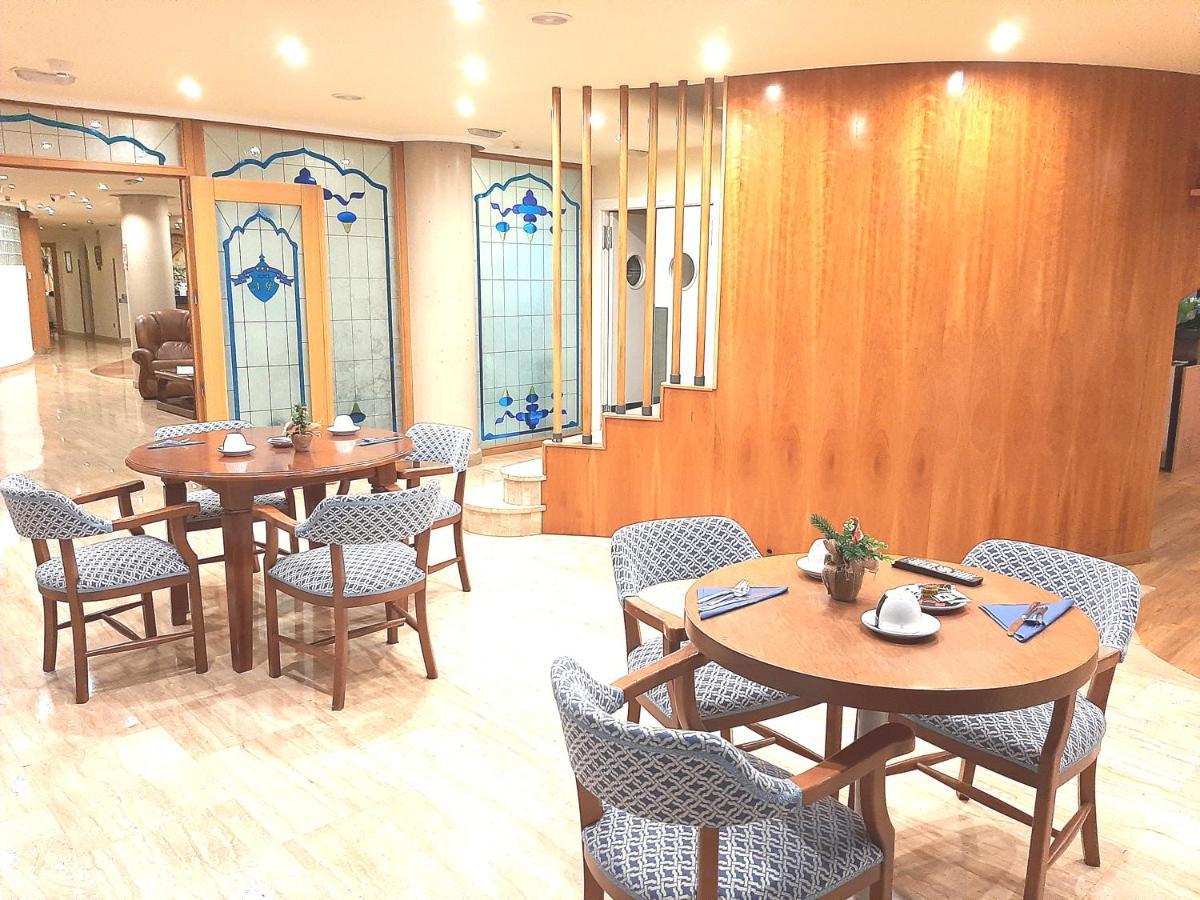 Hotel Nueva Plaza Maliaño Екстериор снимка