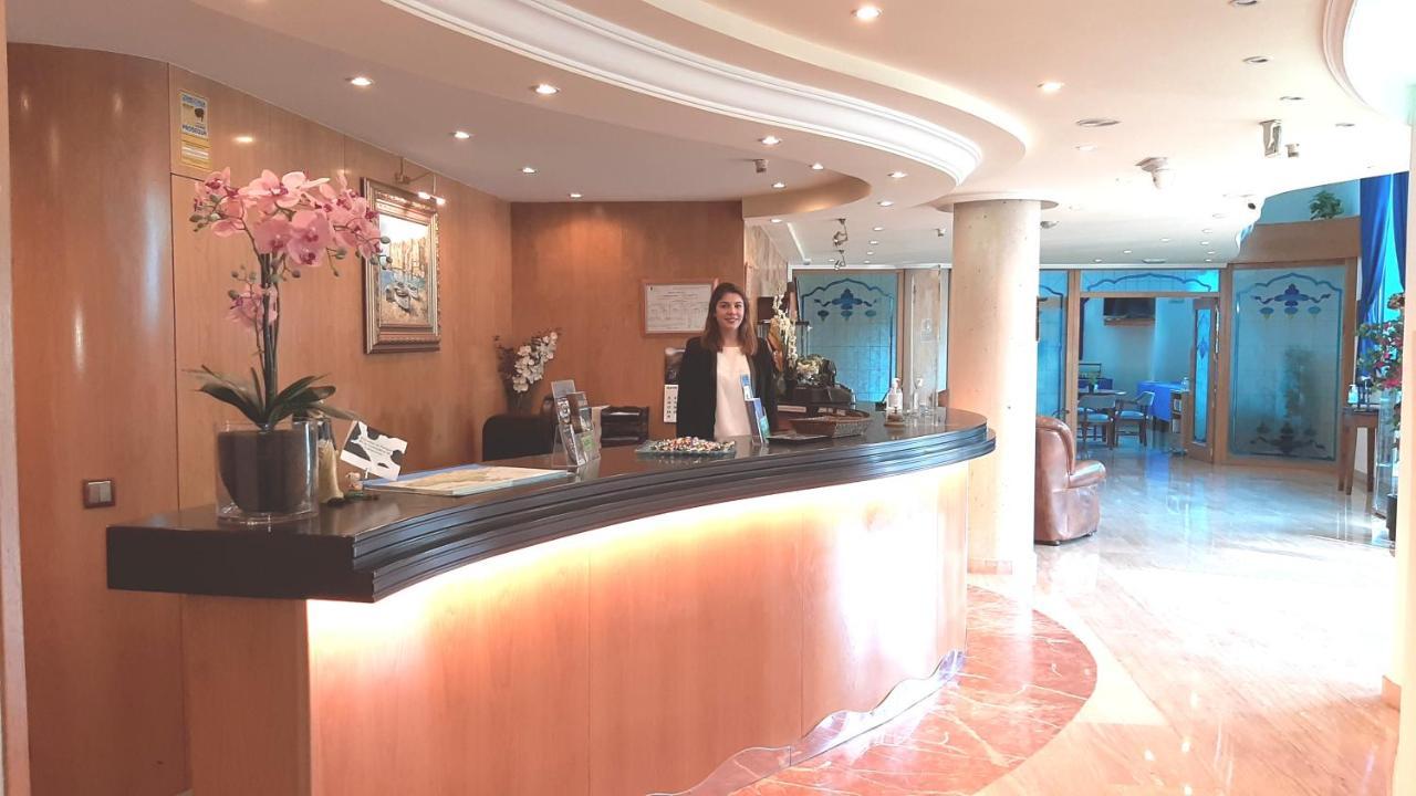 Hotel Nueva Plaza Maliaño Екстериор снимка