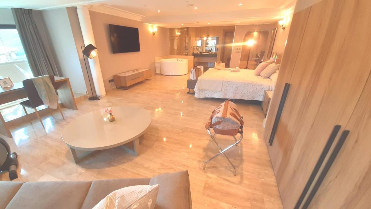 Hotel Nueva Plaza Maliaño Екстериор снимка