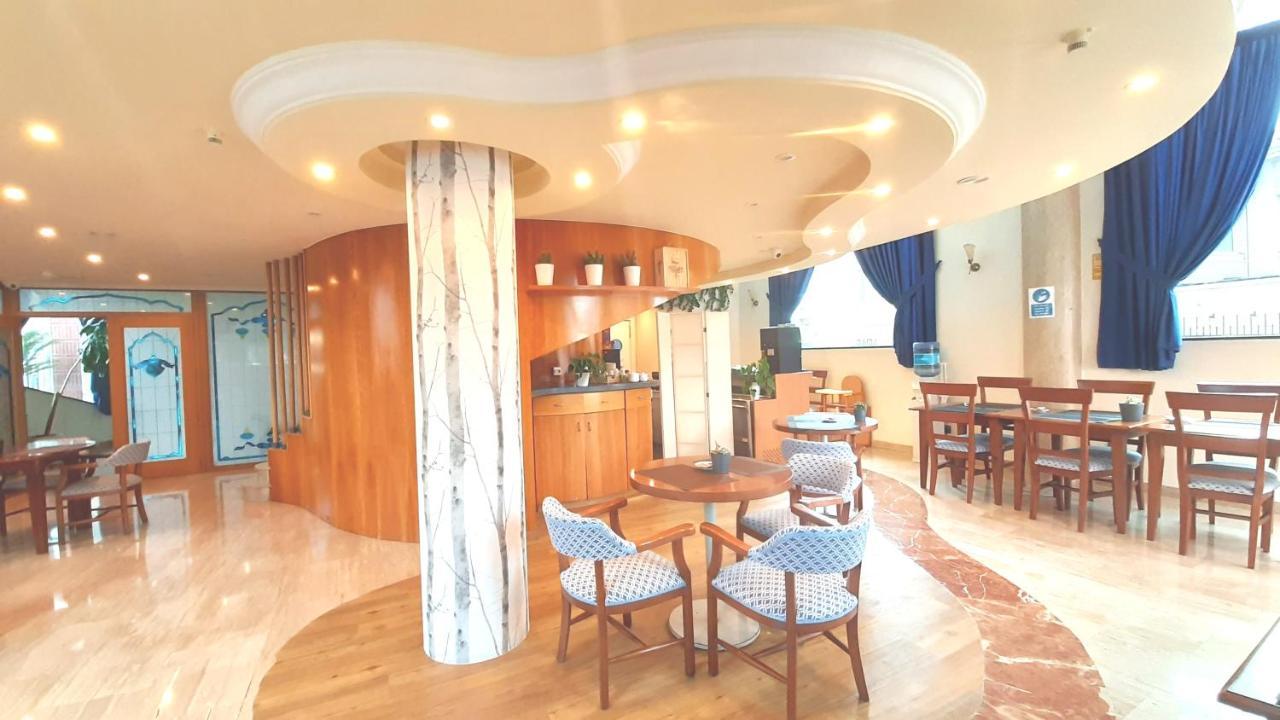 Hotel Nueva Plaza Maliaño Екстериор снимка