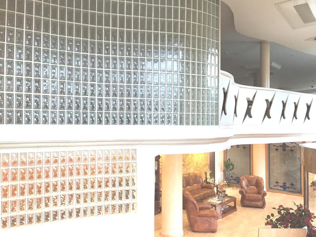 Hotel Nueva Plaza Maliaño Екстериор снимка