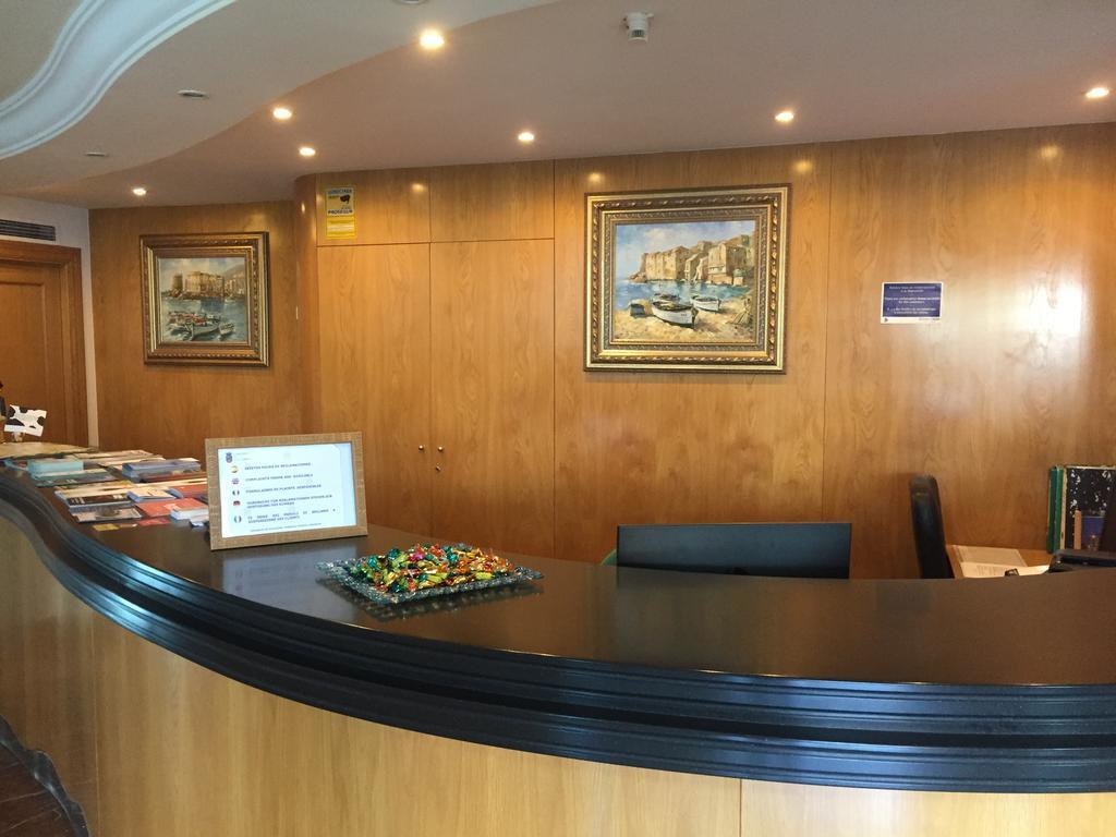 Hotel Nueva Plaza Maliaño Екстериор снимка
