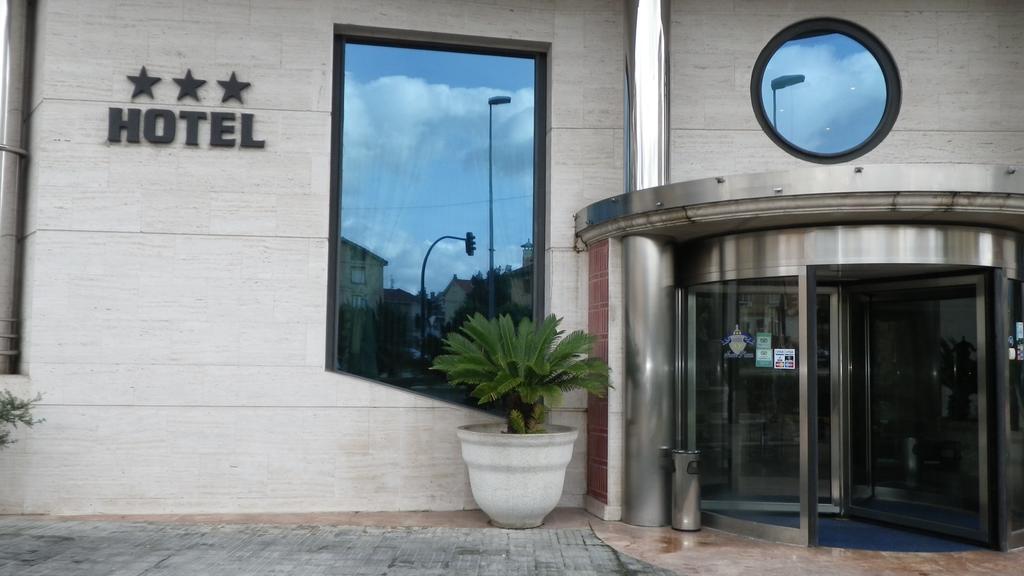 Hotel Nueva Plaza Maliaño Екстериор снимка
