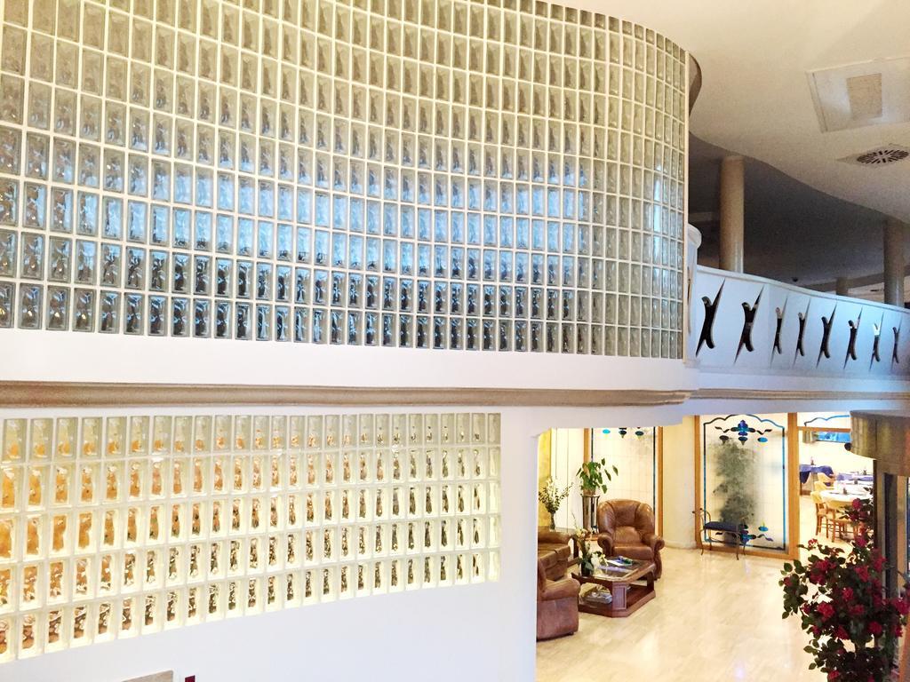 Hotel Nueva Plaza Maliaño Екстериор снимка